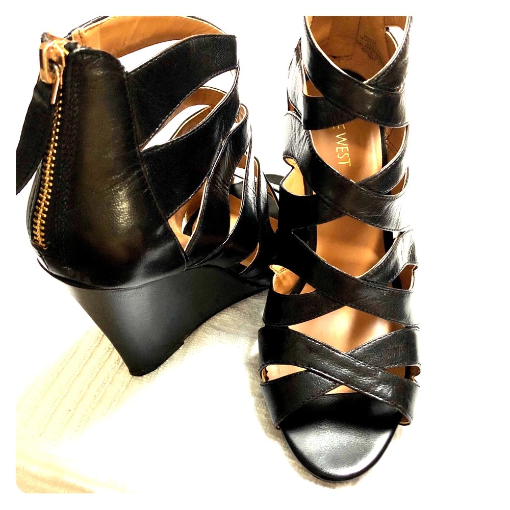 Nine West black leather wedge high heel sandals 👠